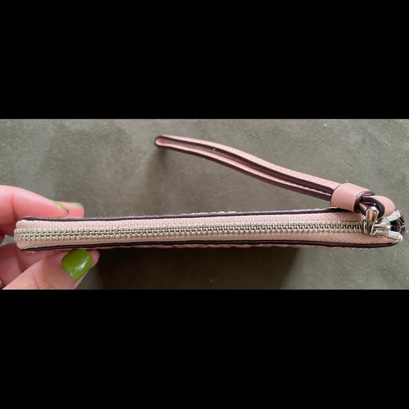 Coach corner zip wristlet - Picture 3 of 6
